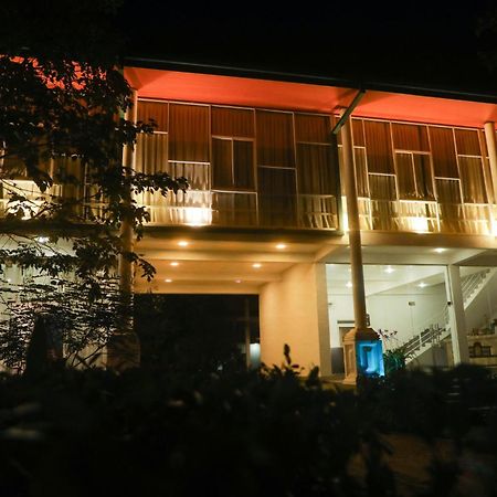 Athkandura Hotel Habarana Exterior photo