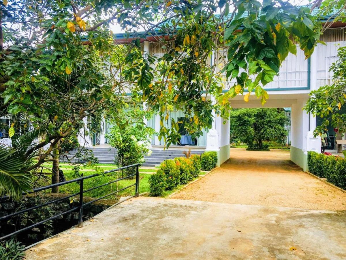 Athkandura Hotel Habarana Exterior photo