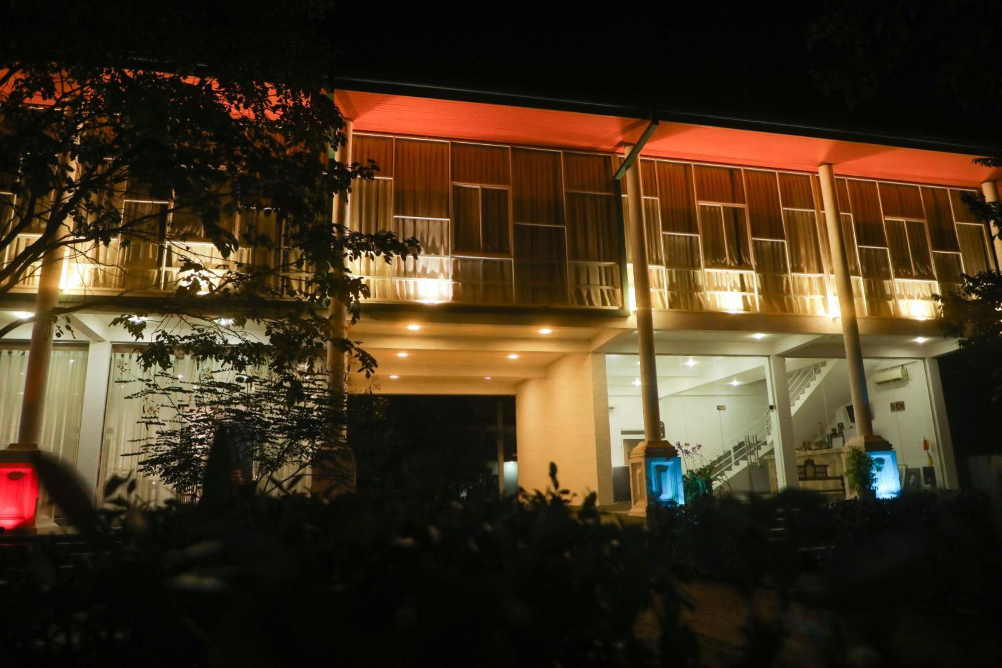Athkandura Hotel Habarana Exterior photo