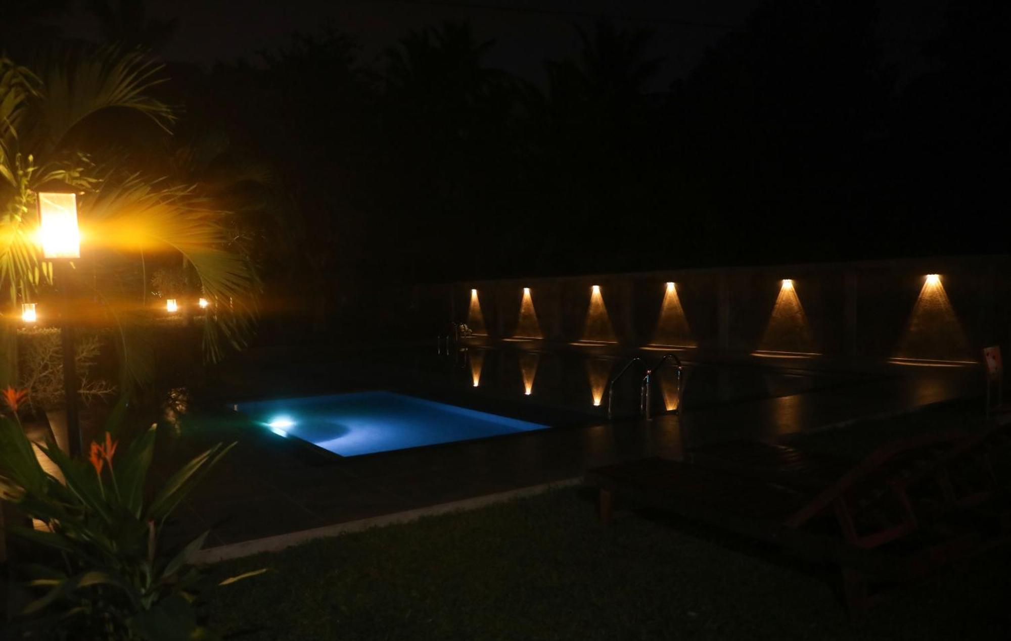 Athkandura Hotel Habarana Exterior photo