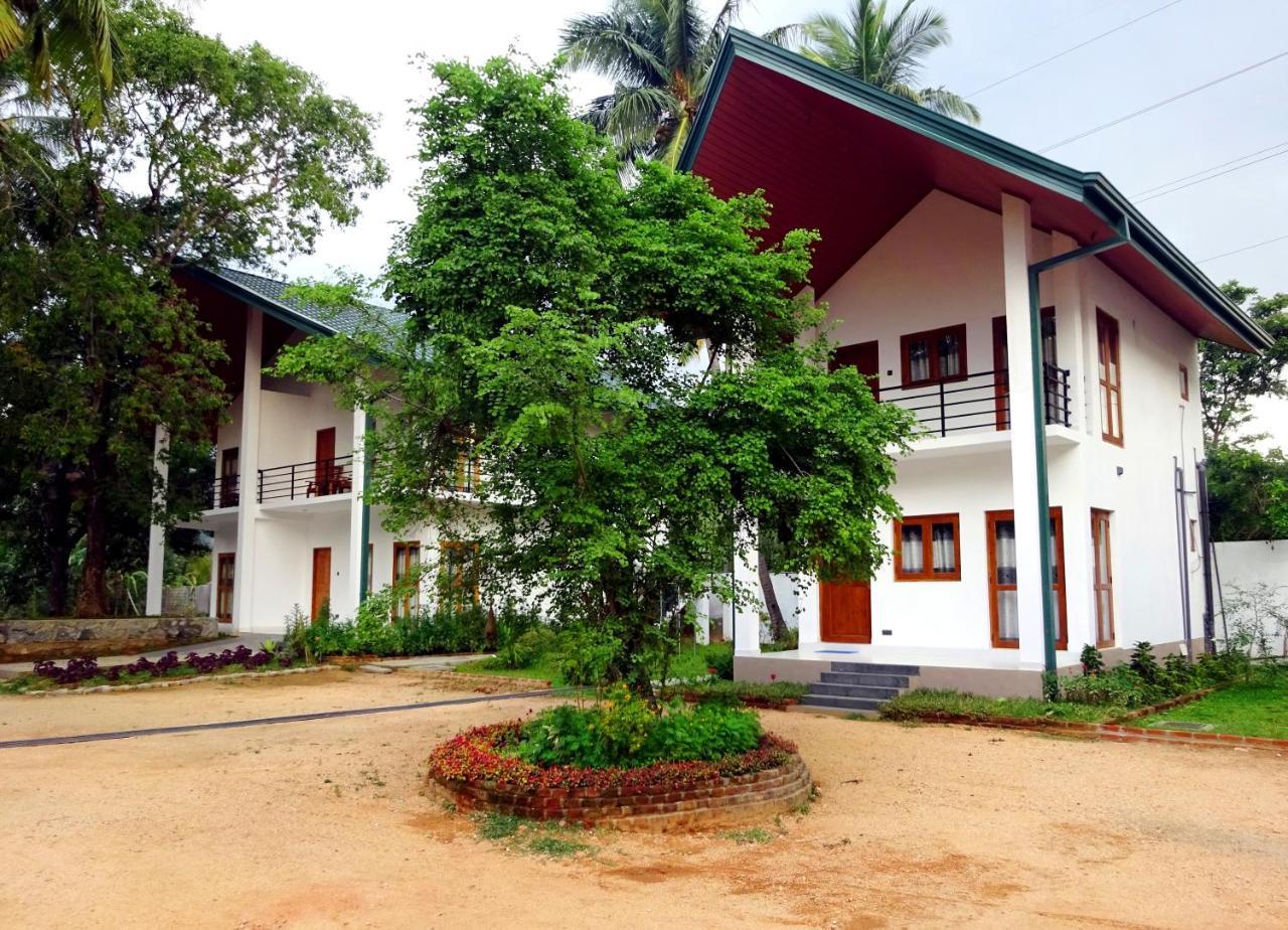 Athkandura Hotel Habarana Exterior photo